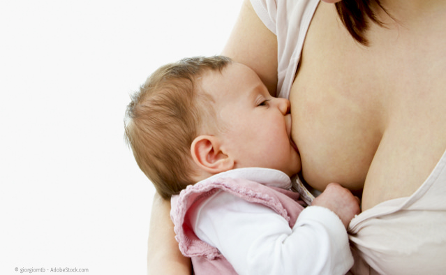 Was empfiehlt der Zahnarzt für Babys: Stillen oder Babyflasche?